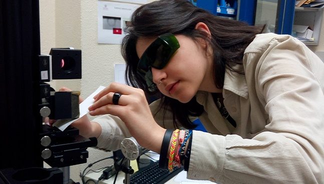 María Sánchez, student of the master’s degree in Physics and Technology of Lasers, obtains one of the 20 prestigious international scholarships ‘Optica Woman Scholar’